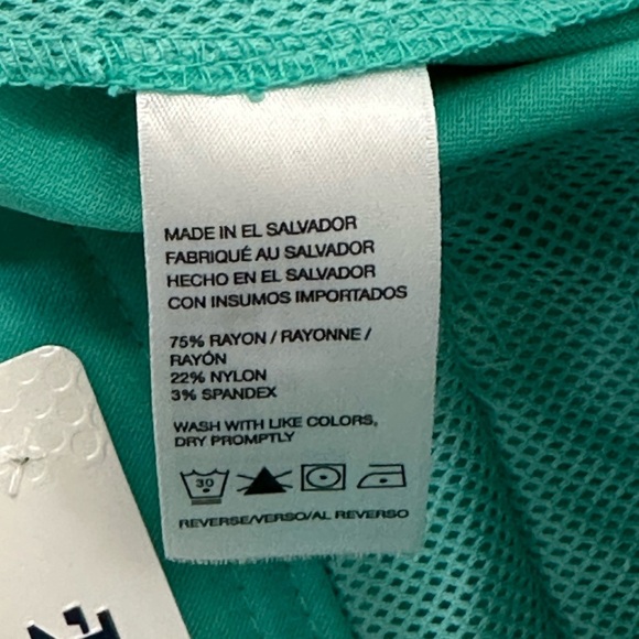 Women’s IZOD Golf 8 Medium Shorts Chino Khakis Mint Bermuda Stretch Sun Control - Picture 10 of 10